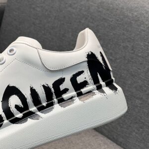 ALEXANDER MCQUEEN OVERSIZED GRAFFITI SNEAKER - M008