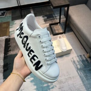 ALEXANDER MCQUEEN OVERSIZED GRAFFITI SNEAKER - M008