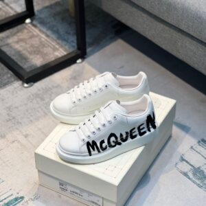 ALEXANDER MCQUEEN OVERSIZED GRAFFITI SNEAKER - M008