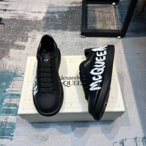 ALEXANDER MCQUEEN OVERSIZED GRAFFITI SNEAKER - M009