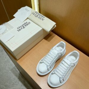 ALEXANDER MCQUEEN OVERSIZED SNEAKER - M007