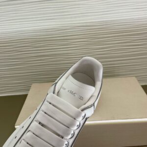 ALEXANDER MCQUEEN OVERSIZED SNEAKER - M007