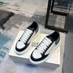 ALEXANDER MCQUEEN OVERSIZED SNEAKER - M010