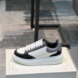 ALEXANDER MCQUEEN OVERSIZED SNEAKER - M010