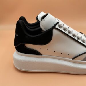 ALEXANDER MCQUEEN OVERSIZED SNEAKER - M013