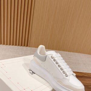 ALEXANDER MCQUEEN OVERSIZED SNEAKER - M015