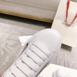 ALEXANDER MCQUEEN OVERSIZED SNEAKER - M016