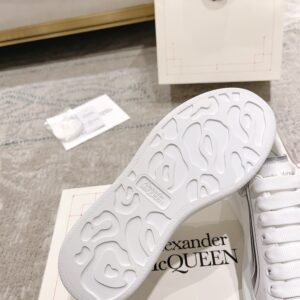 ALEXANDER MCQUEEN OVERSIZED SNEAKER – M017