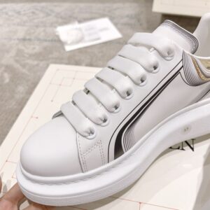 ALEXANDER MCQUEEN OVERSIZED SNEAKER – M017