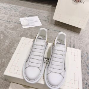 ALEXANDER MCQUEEN OVERSIZED SNEAKER – M017