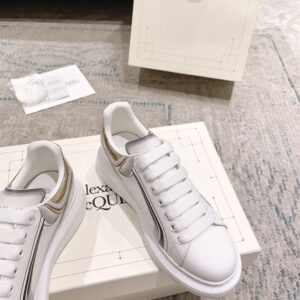 ALEXANDER MCQUEEN OVERSIZED SNEAKER – M017