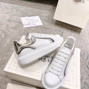 ALEXANDER MCQUEEN OVERSIZED SNEAKER – M017