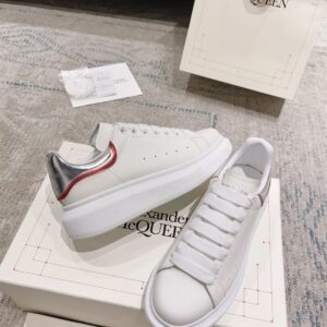 ALEXANDER MCQUEEN OVERSIZED SNEAKER - M018