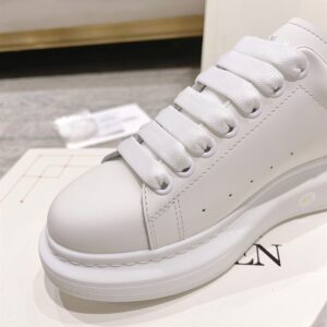 ALEXANDER MCQUEEN OVERSIZED SNEAKER - M018