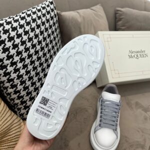 ALEXANDER MCQUEEN OVERSIZED SNEAKER - M024