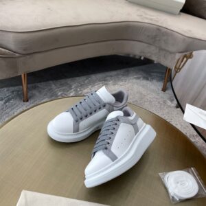 ALEXANDER MCQUEEN OVERSIZED SNEAKER - M024