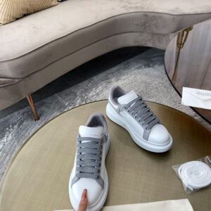 ALEXANDER MCQUEEN OVERSIZED SNEAKER - M024