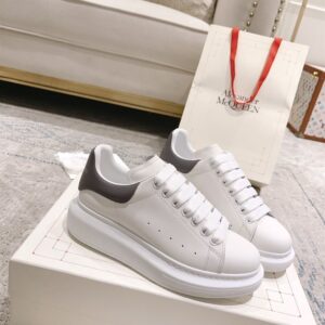 ALEXANDER MCQUEEN OVERSIZED SNEAKER - M026