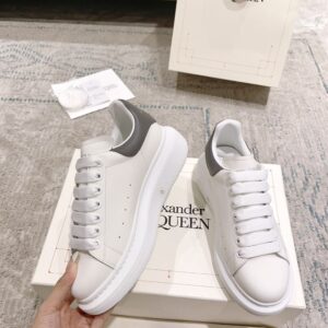 ALEXANDER MCQUEEN OVERSIZED SNEAKER - M026