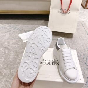 ALEXANDER MCQUEEN OVERSIZED SNEAKER - M026