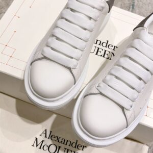 ALEXANDER MCQUEEN OVERSIZED SNEAKER - M026