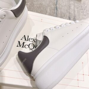 ALEXANDER MCQUEEN OVERSIZED SNEAKER - M026