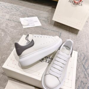 ALEXANDER MCQUEEN OVERSIZED SNEAKER - M026