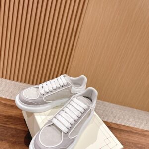 ALEXANDER MCQUEEN OVERSIZED SNEAKER - M041