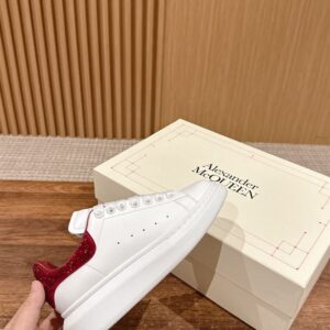 ALEXANDER MCQUEEN OVERSIZED SNEAKER - M042