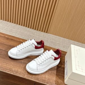 ALEXANDER MCQUEEN OVERSIZED SNEAKER - M042