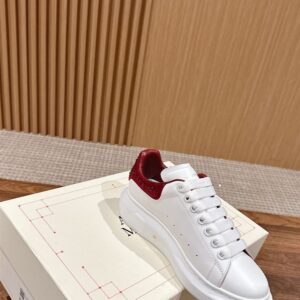 ALEXANDER MCQUEEN OVERSIZED SNEAKER - M042