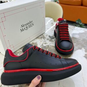 ALEXANDER MCQUEEN OVERSIZED SNEAKER - M047