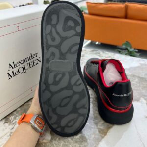 ALEXANDER MCQUEEN OVERSIZED SNEAKER - M047