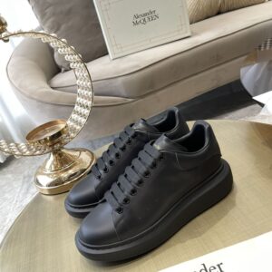 ALEXANDER MCQUEEN OVERSIZED SNEAKER IN BLACK - M001