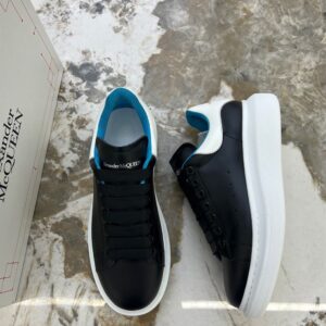 ALEXANDER MCQUEEN OVERSIZED SNEAKER IN NAVY/WHITE/LAPIS BLUE - M046