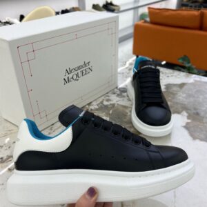 ALEXANDER MCQUEEN OVERSIZED SNEAKER IN NAVY/WHITE/LAPIS BLUE - M046