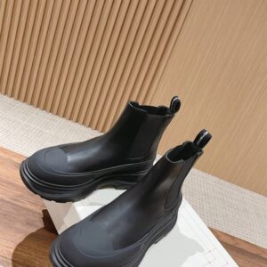 ALEXANDER MCQUEEN TREAD SLICK CHELSEA BOOTS - M055