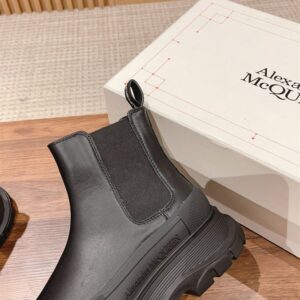 ALEXANDER MCQUEEN TREAD SLICK CHELSEA BOOTS - M055