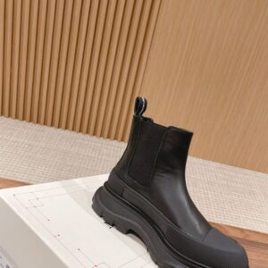 ALEXANDER MCQUEEN TREAD SLICK CHELSEA BOOTS - M055