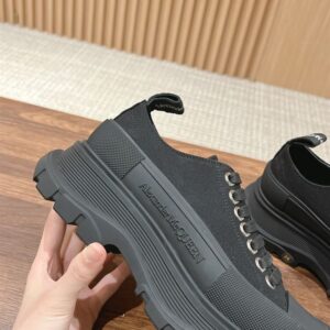 ALEXANDER MCQUEEN TREAD SLICK SNEAKER - M032