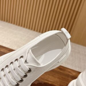 ALEXANDER MCQUEEN TREAD SLICK SNEAKER - M033