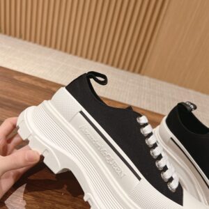 ALEXANDER MCQUEEN TREAD SLICK SNEAKER - M034