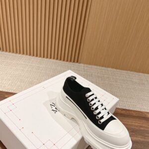 ALEXANDER MCQUEEN TREAD SLICK SNEAKER - M034