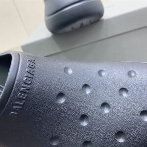 BALENCIAGA CROCS MULE IN BLACK - E020