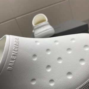 BALENCIAGA CROCS MULE IN WHITE - E021