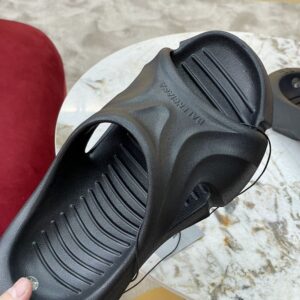 BALENCIAGA MOLD SLIDE SANDAL BLACK - E030