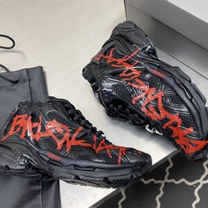 BALENCIAGA RUNNER GRAFFITI SNEAKER IN BLACK - B038