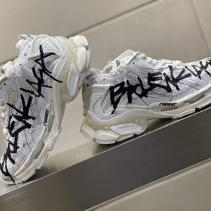 BALENCIAGA RUNNER GRAFFITI SNEAKER IN WHITE - B039