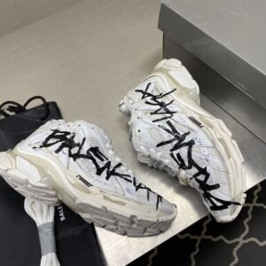 BALENCIAGA RUNNER GRAFFITI SNEAKER IN WHITE - B039