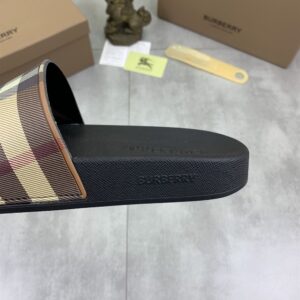 BURBERRY CHECK SLIDES - U004